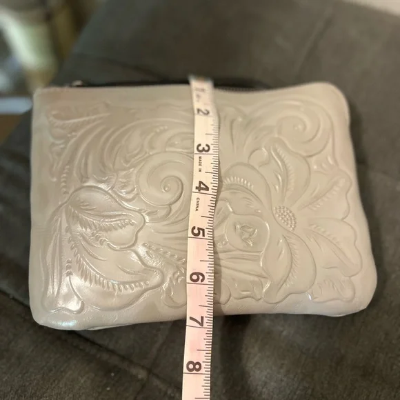 Patricia Nash Wristlet-*defects* - Picture 4 of 10